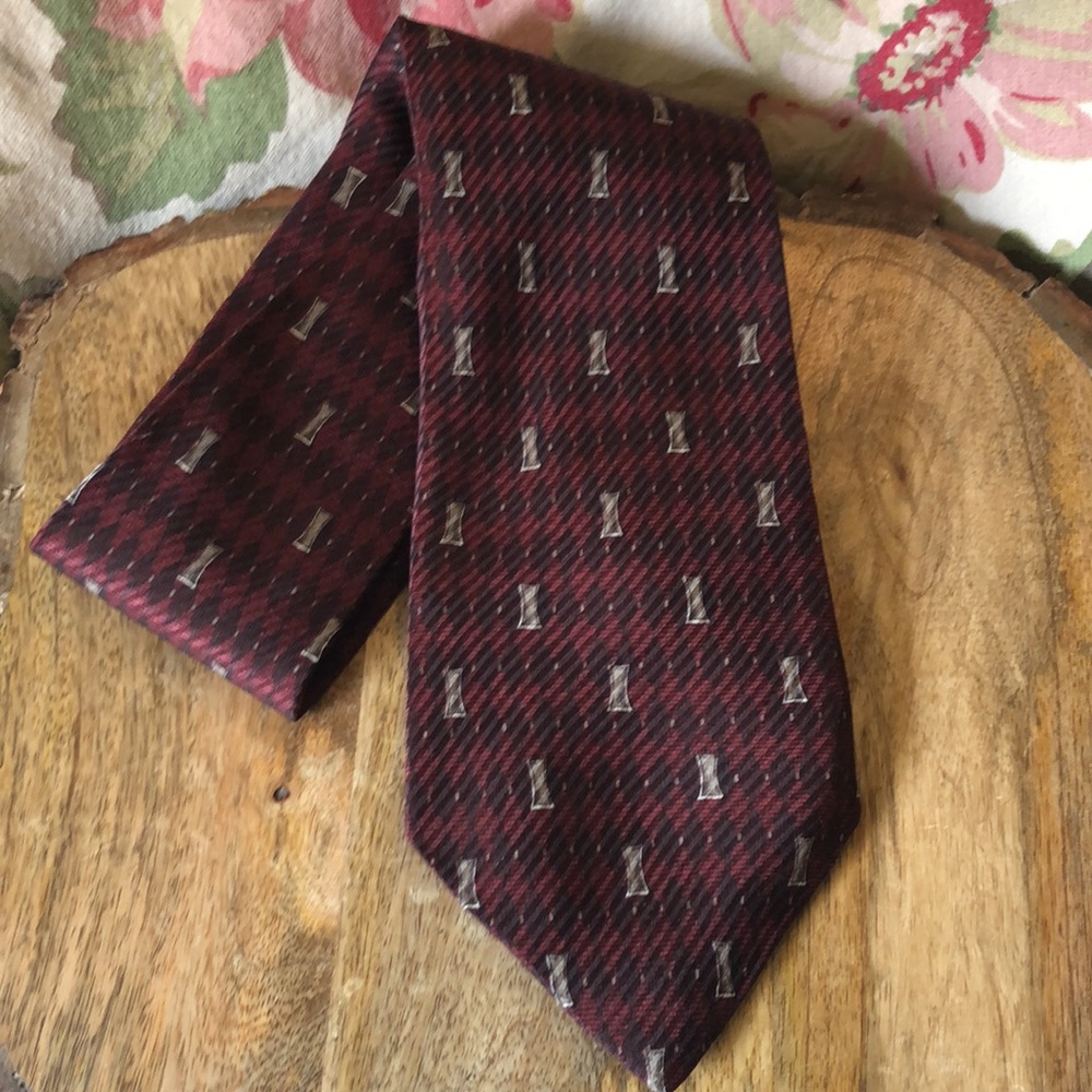 GEOFFREY BEENE 100% Silk Red Burgundy Diamond Column Pattern Texture Classic